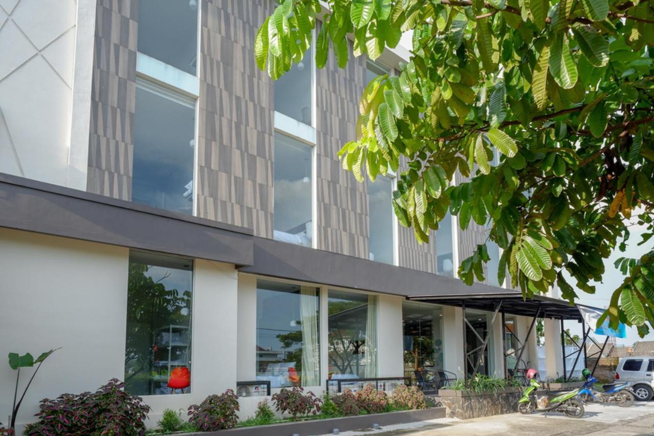 Reddoorz Plus Near Solo Baru Exterior photo